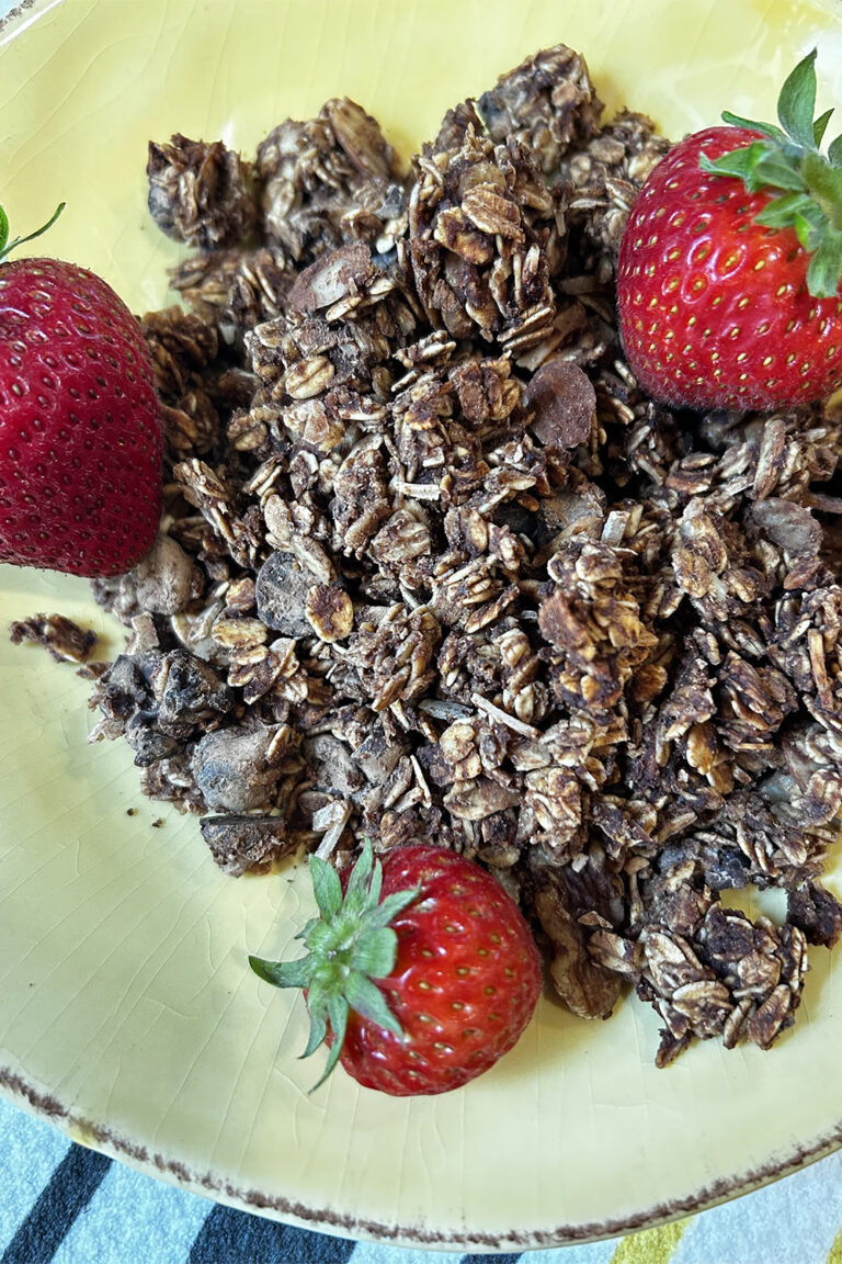 granola with strawberry