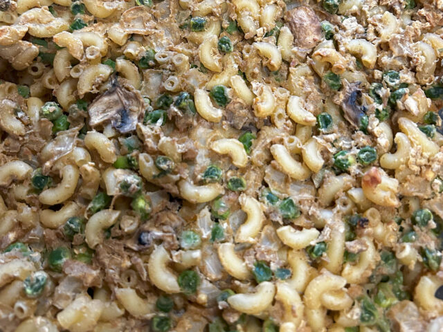 pasta in tuna with greens